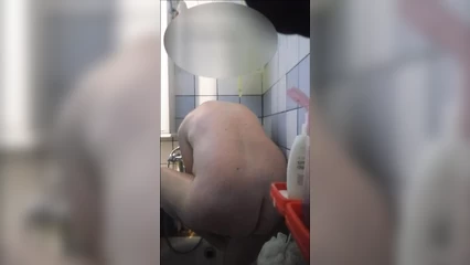 Друг прислал подгляд за своей матерью