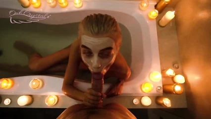 Романтический минет в ванне при свечах