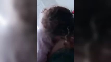 Девка сосёт член с удовольствием