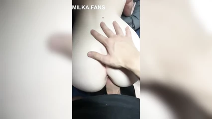 Учит сучару вежливому общению