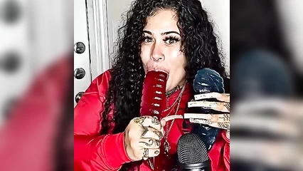 Сунет дилдо в самое горло