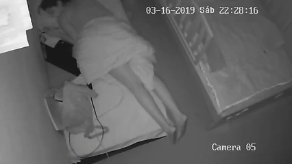 Девушка мастурбирует