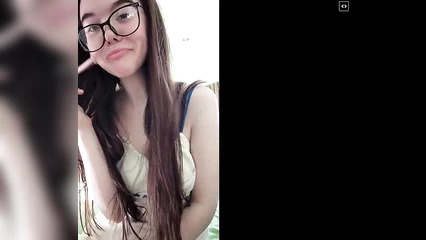 Реально юная на стриме