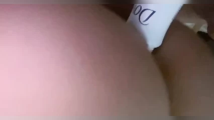Флакон в попке шлюхи