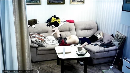 Женщина развлекается на скрытую камеру 7