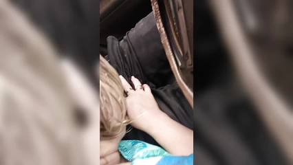 Елена сосёт мне за рулём