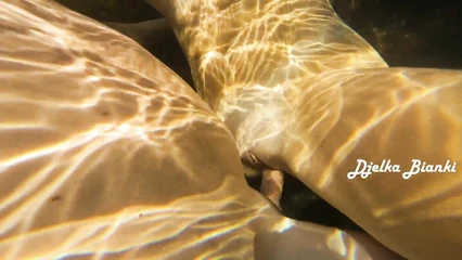 Красивый домашний секс под водой