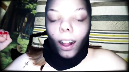 Ксюша надела колготки на голову и сосёт член любовника