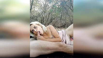 Сосущая в терновнике