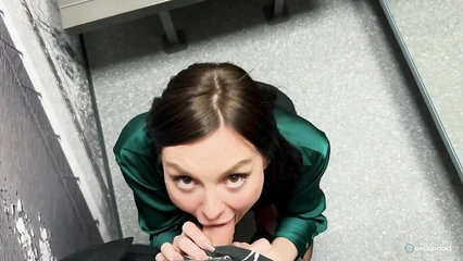 Девушка консультант