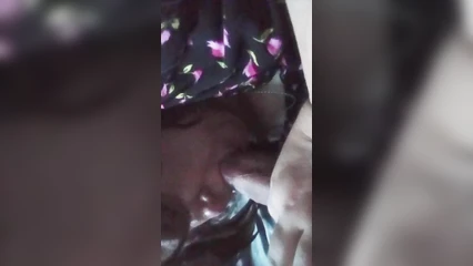 Замужнюю Анну уговорил на минет в машине