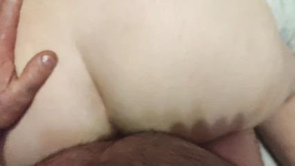 Пышку сзади, ей нравится