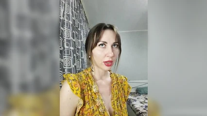 Показала зрителям анальную дырочку