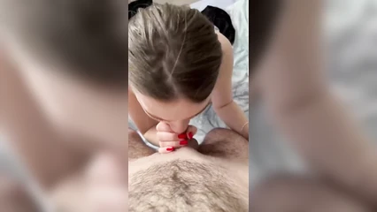 Сыпет комплименты, чтобы лучше хер сосала