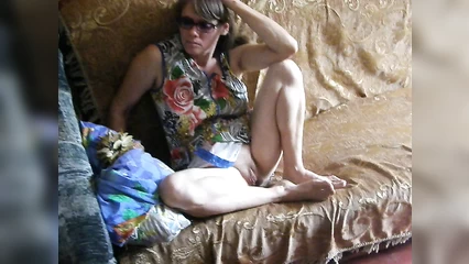 Светит писькой