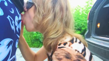 Трахаю жену на природе у авто