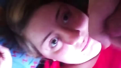 Подрочил рукой и кончил на лицо