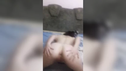 Даёт в жопу любовнику пока муж на работе