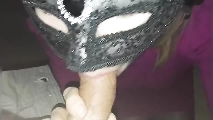 Тихо трахаемся в подъезде ночью