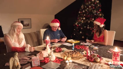 Поздравили с новым годом зрелого соседа