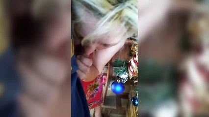 Пойдём, пососёшь возле ёлочки