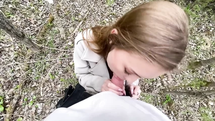 Она очень захотела спермы в лесу